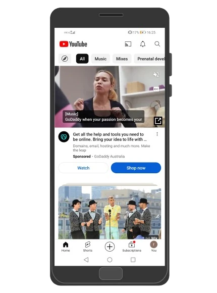 Primer YouTube oglasa na mobilnom telefonu